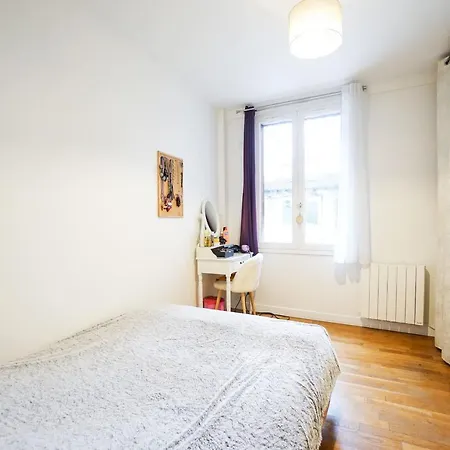 Nice Apartment With Terrace In Paris Apartment *
